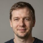 Портрет Дмитрия, эксперта базы знаний БлицГейм, в профессиональном студийном стиле для раздела специалистов