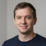 Портрет Сергея Волкова, эксперта базы знаний БлицГейм, в профессиональном студийном стиле
